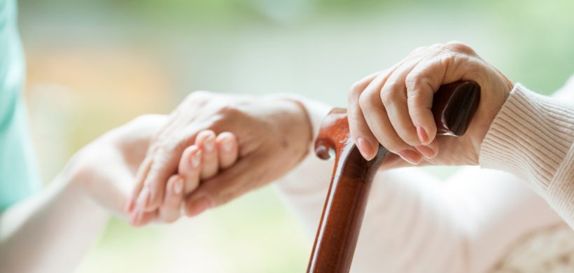 Reeducación de la marcha con bastón en personas con demencia (III). Vídeo explicativo